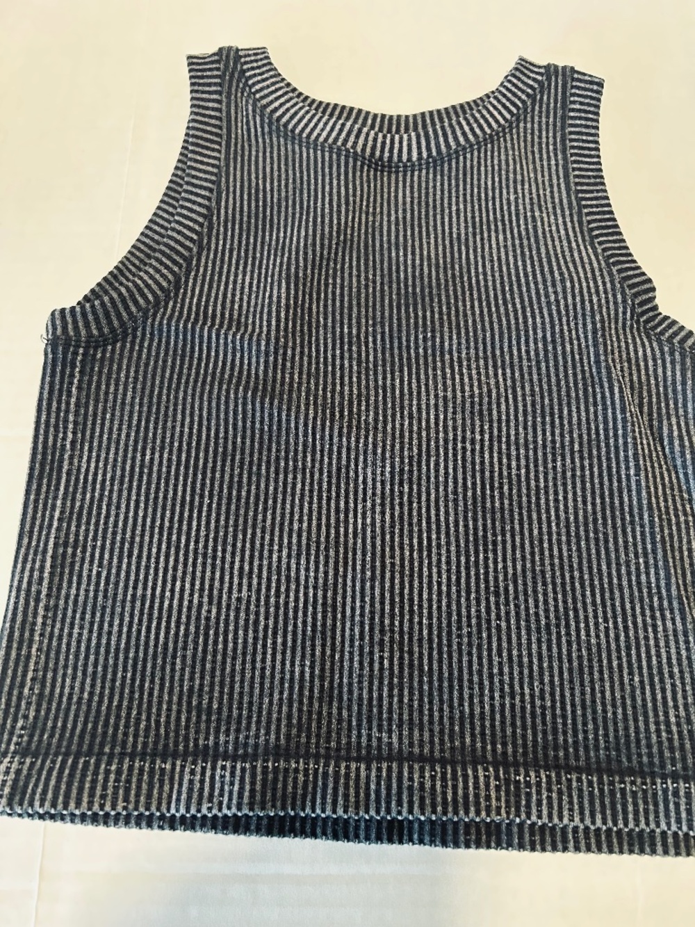 Aura Top Black Fitted Sleeveless Crop Tank  Size:M/L